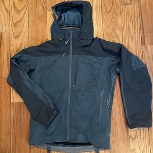 Patagonia Men's Blue insulated ski Jacket